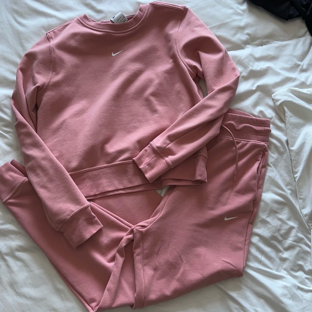 Nike Dri-FIT Rose Sweatshirt